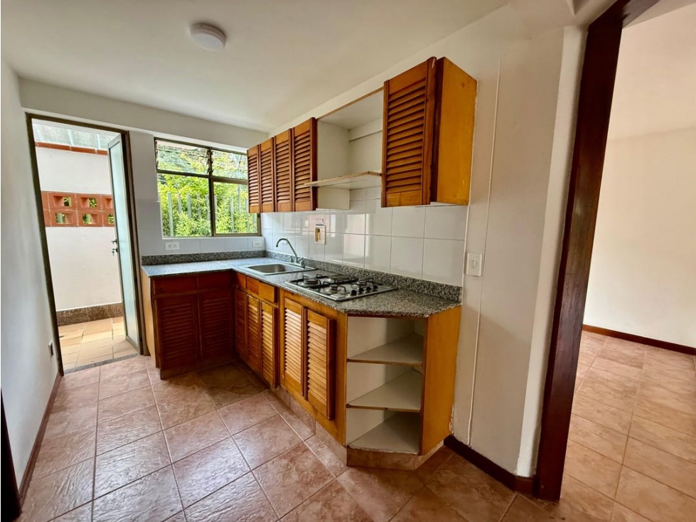 Venta de casa original en excelente estado sector camino verde