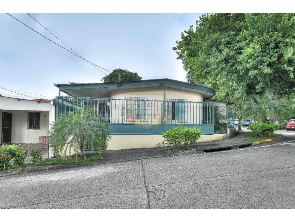 VENTA DE CASA PARA VIVIENDA O INVERSIÓN EN VILLA LUCRE - 1