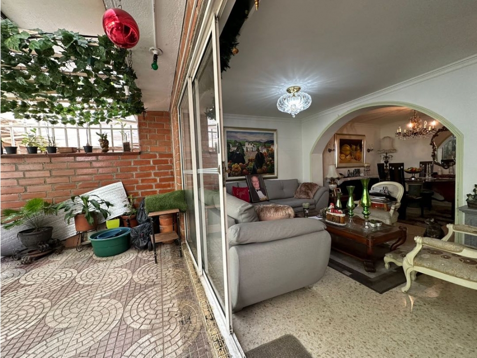 Venta de casa Poblado Medellín sector Castropol — foto 2