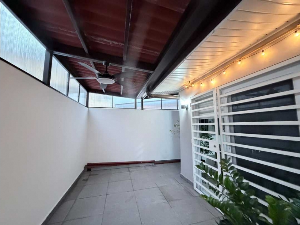 VENTA DE CASA REMODELADA AMUEBLADO DE UNA PLANTA EN CHANIS — foto 3