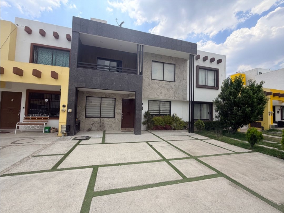 Venta de Casa Seminueva Remodelada en Sendero de los Pinos