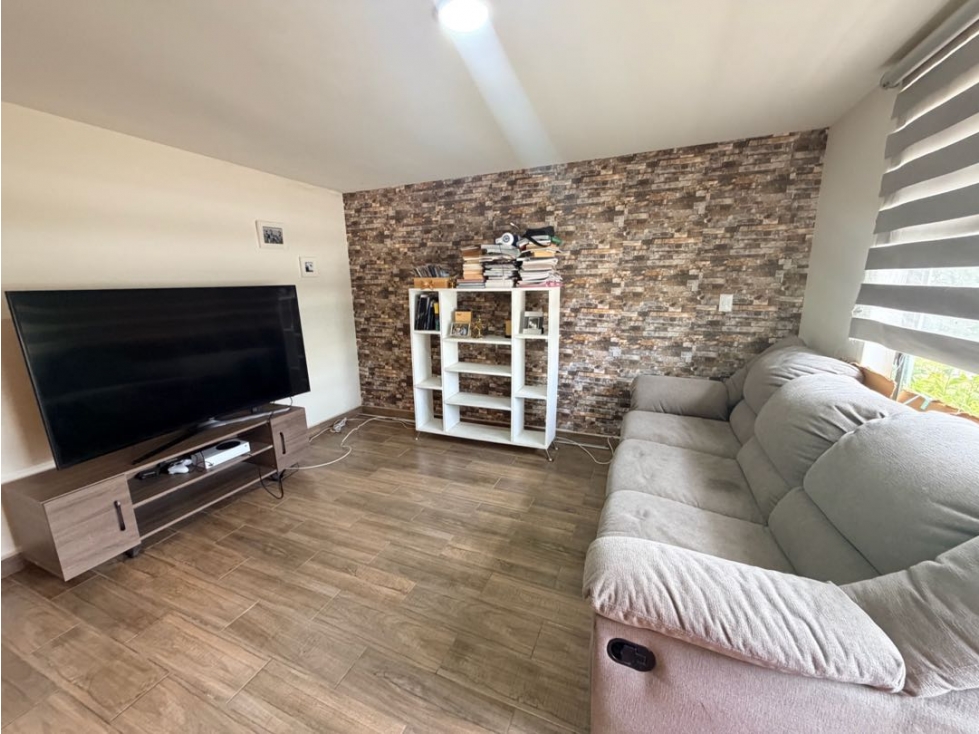Venta de Casa Seminueva Remodelada en Sendero de los Pinos — foto 3
