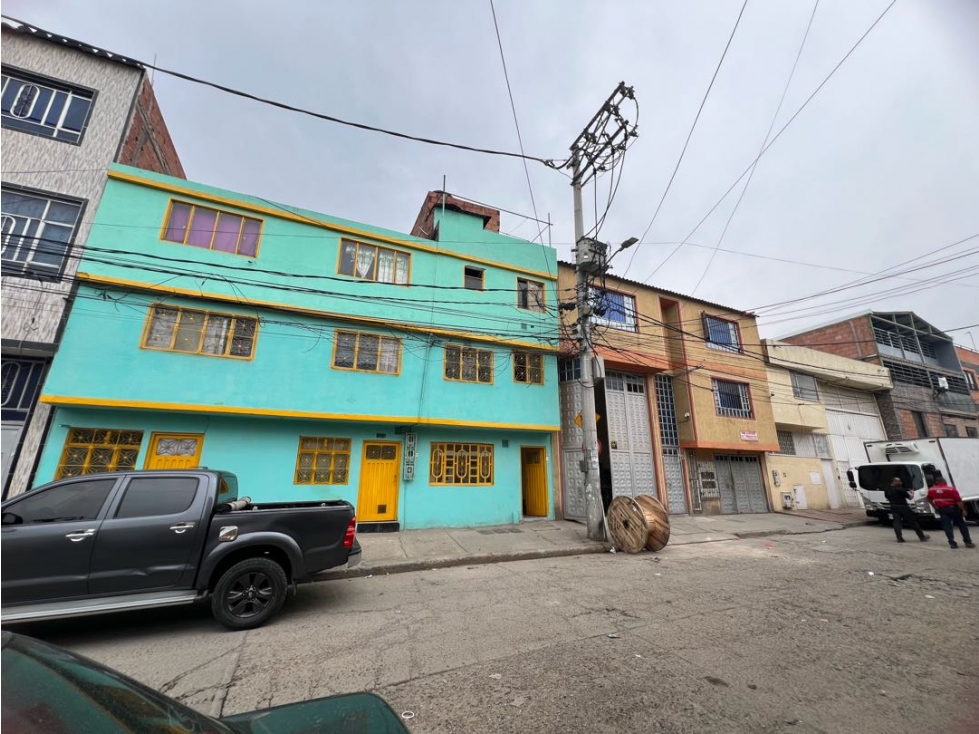VENTA DE CASA RENTABLE EN EL BARRIO CLAS ROMA KENNEDY - BOGOTÁ — foto 2