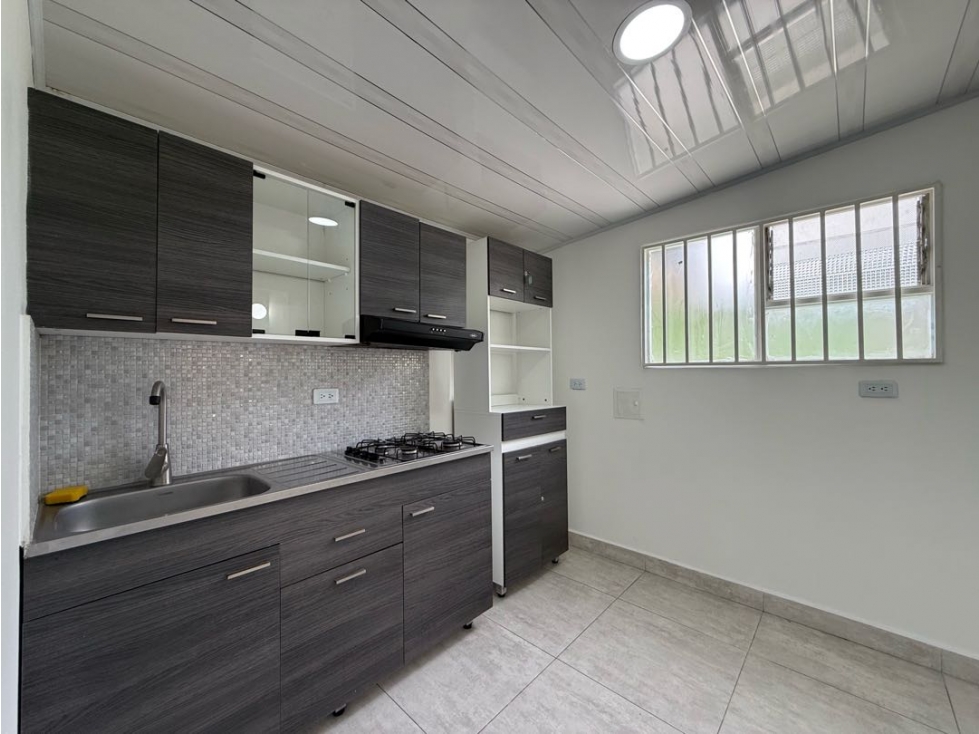 Venta de casa segundo piso en Los Colores, Medellín