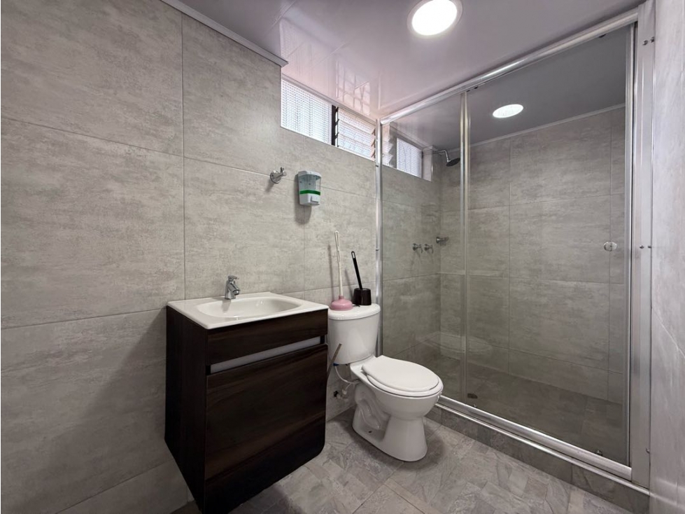 Venta de casa segundo piso en Los Colores, Medellín — foto 4