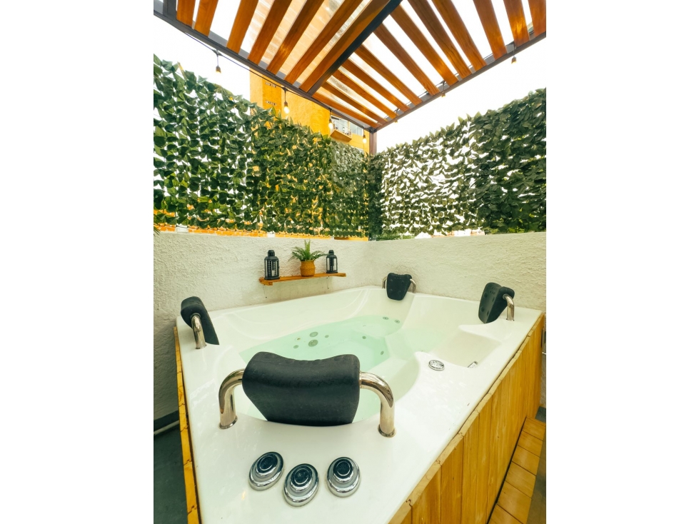 Venta de casa turística en Floresta. Medellín. 156m2/ Jacuzzi. 2do