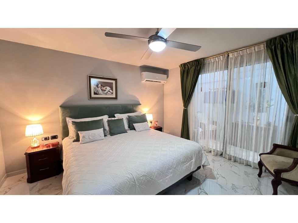 Venta de Casa una planta Urb cerrada Manta Beach