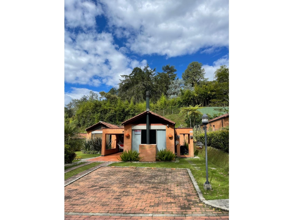 Venta de casa campestre en unidad cerrada en el retiro