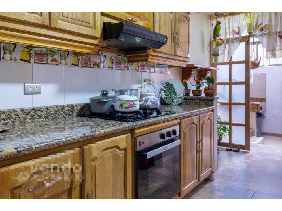 Venta de casa unifamiliar 244m2, Suramérica, Itagüí - 1