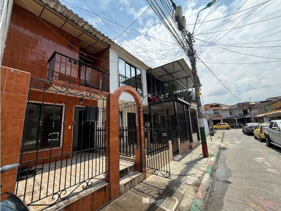 VENTA DE CASA UNIFAMILIAR EN BRISAS DE LOS ALAMOS 2 PISOS AC — foto 2