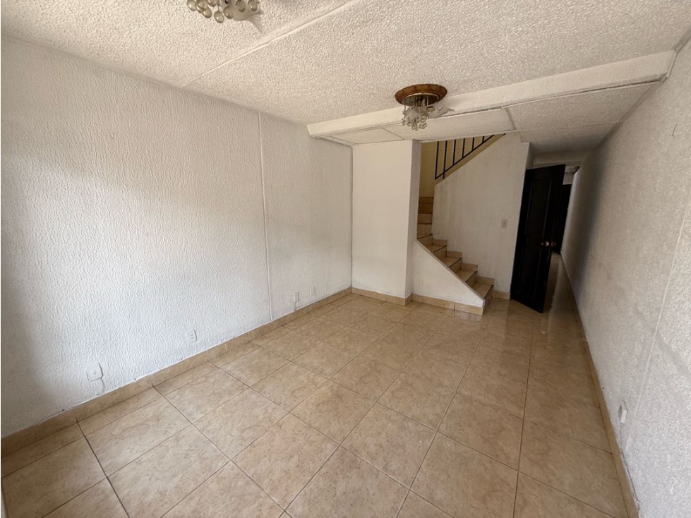 VENTA DE CASA UNIFAMILIAR EN BRISAS DE LOS ALAMOS 2 PISOS AC — foto 5