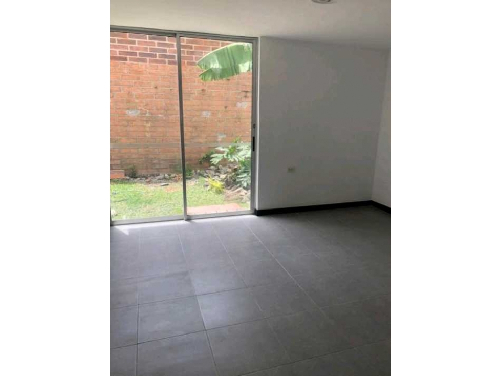 VENTA DE CASA LOTE EN LAURELES, SECTOR LORENA.