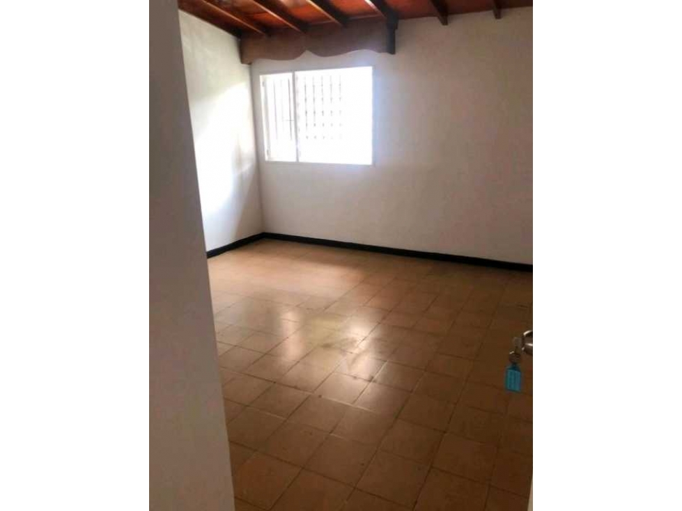 VENTA DE CASA LOTE EN LAURELES, SECTOR LORENA. — foto 6