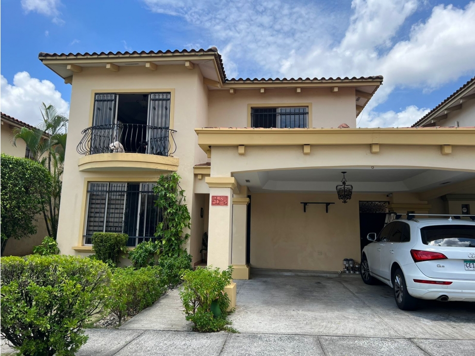 Venta de casa Unifamiliar en Paseo Dorado