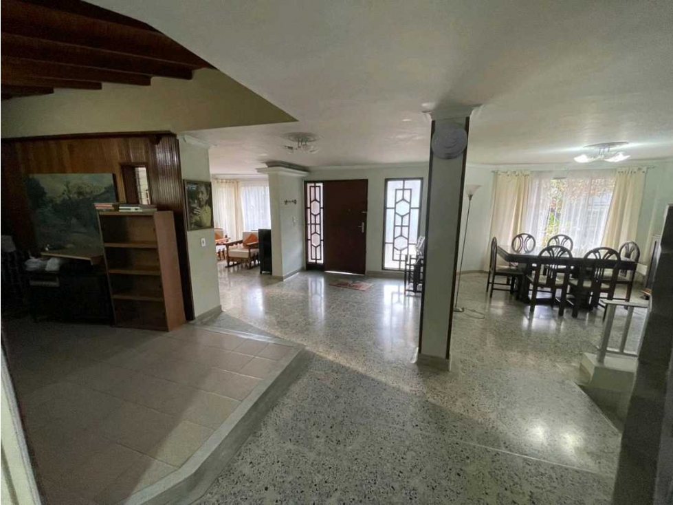 venta de casa unifamiliar en Simón Bolívar esquina