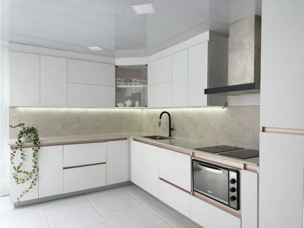 Venta de casa unifamiliar remodelada en Calasanz parte baja
