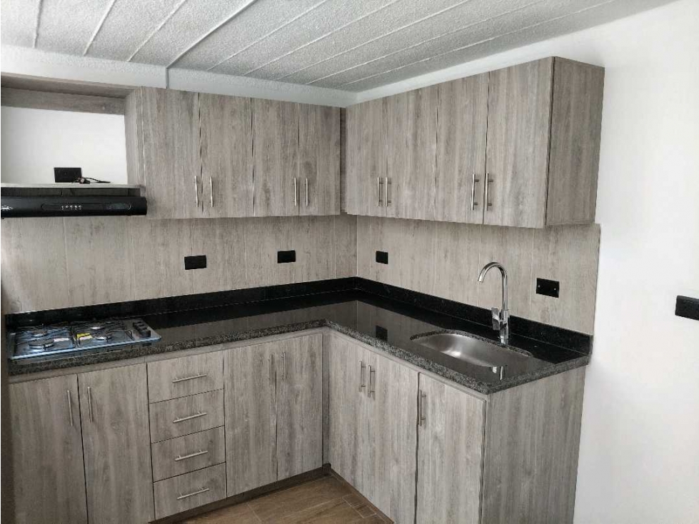 Venta de casa unifamiliar remodelada en Itaguí sector Suramérica — foto 2