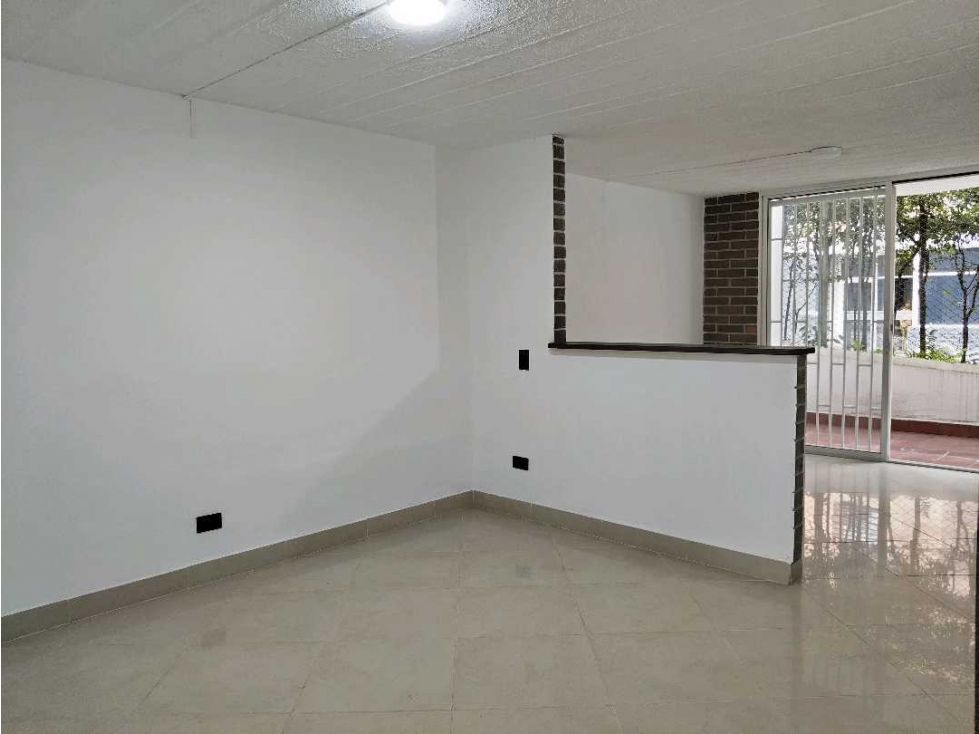 Venta de casa unifamiliar remodelada en Itaguí sector Suramérica — foto 3