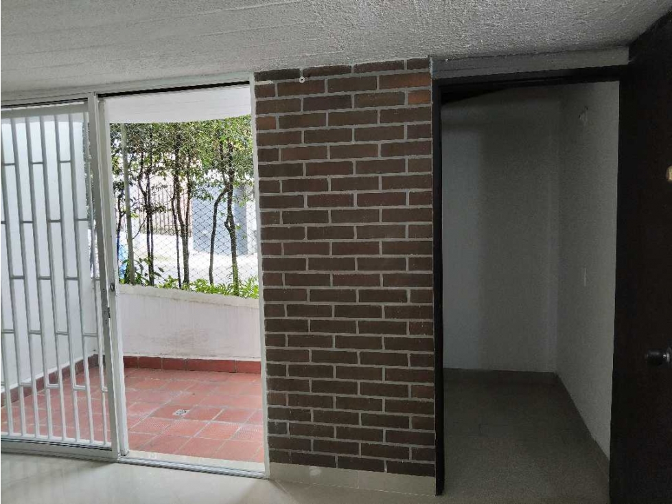 Venta de casa unifamiliar remodelada en Itaguí sector Suramérica — foto 4