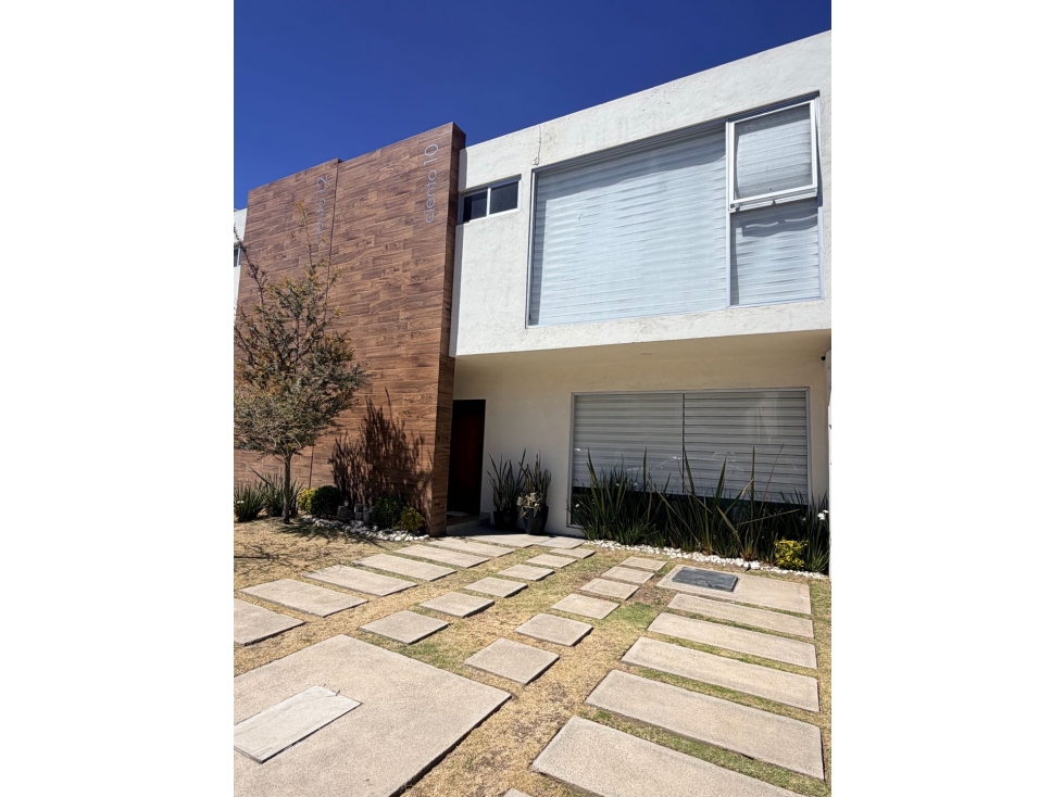 Venta de Casa con Jardín y Terreno Excedente en Madelaine Pachuca