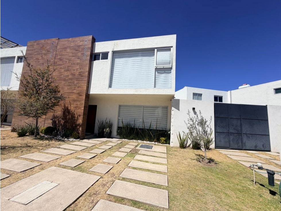 Venta de Casa con Jardín y Terreno Excedente en Madelaine Pachuca — foto 2