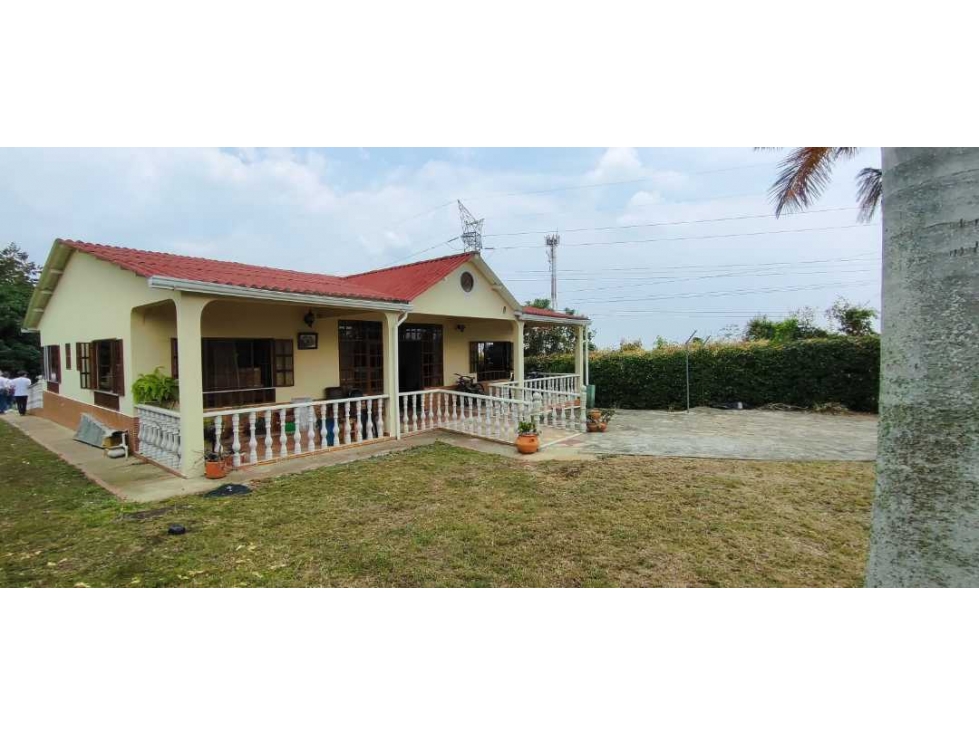 Venta de casalote de 1650 M2 en 680 mill en La Mesa Cund