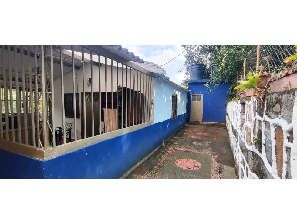 Venta de casalote de 410 M2 en 280 mill neg, se recibe vehículo
