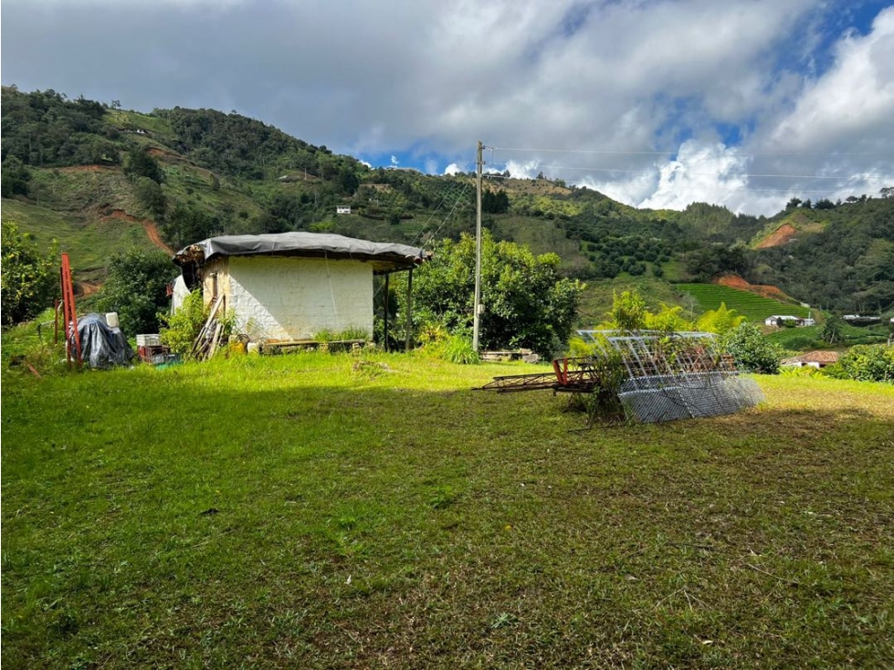 Venta de casa-Lote en el Retiro
