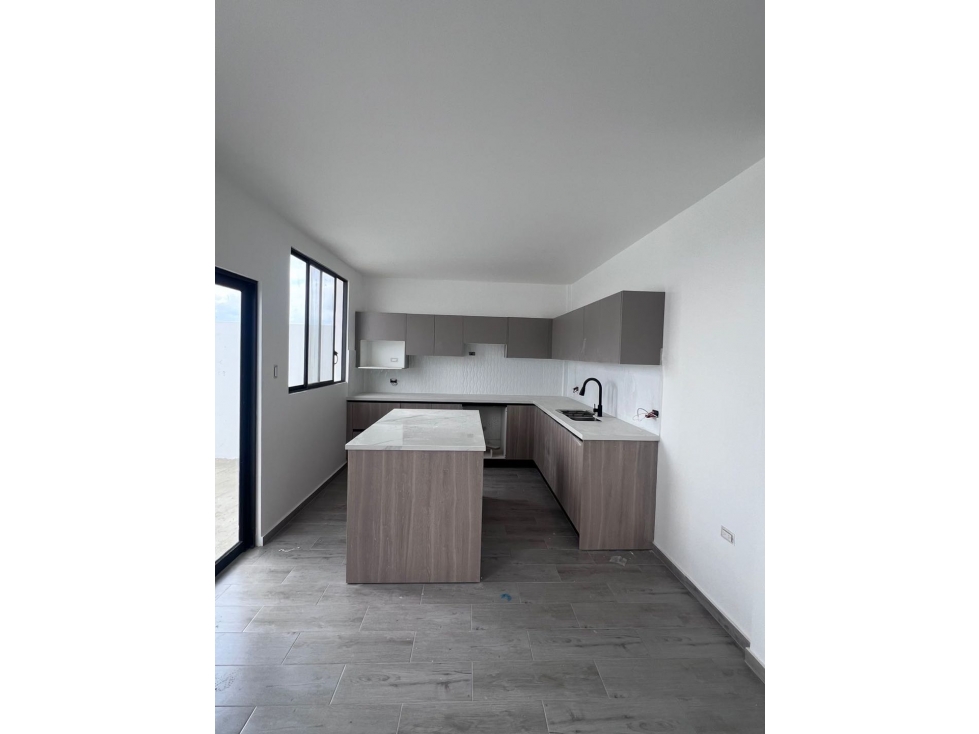 Venta de casas de dos pisos dentro de Urb. Monte Real-Montecristi. - 4