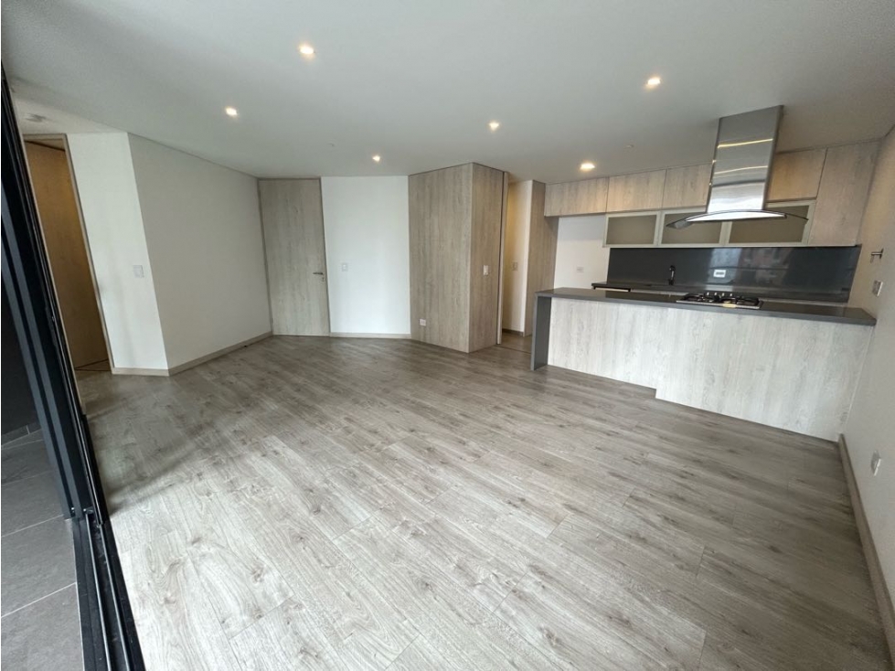 VENTA DE CÓMODO APARTAMENTO EN ALTOS DEL POBLADO