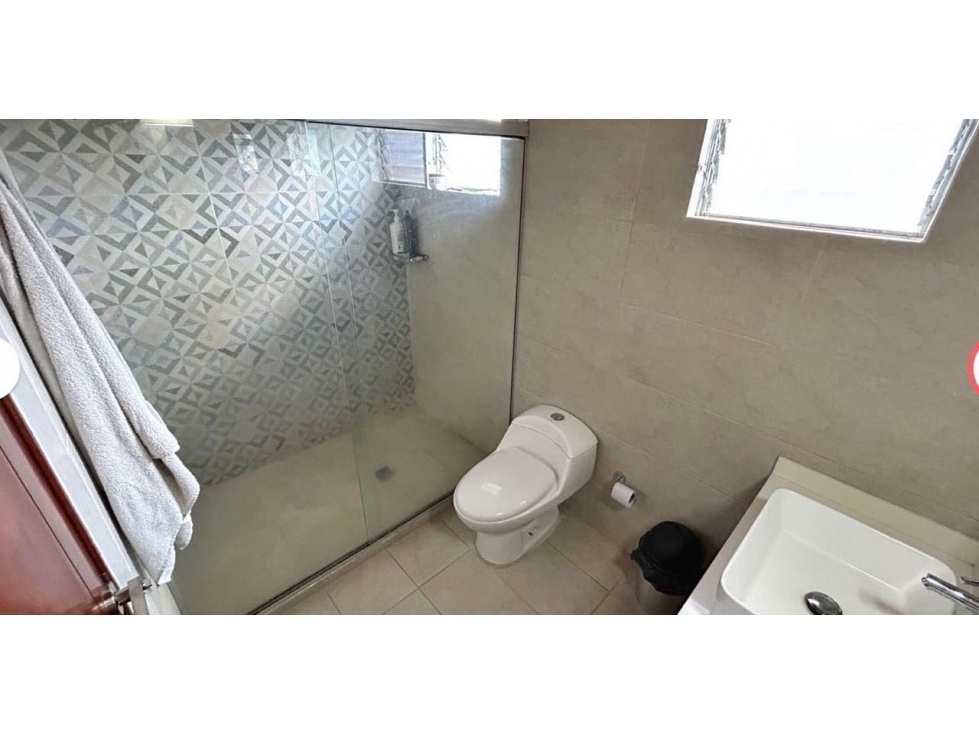 VENTA DE CAS AEN CONDOMINIO CON EXCELENTES ACABADOS, ZONA ALFAGUARA — foto 6