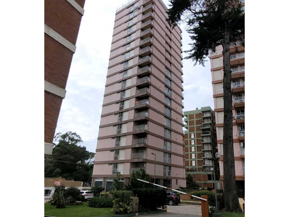 VENTA DE DEPARTAMENTO CENTRICO EN PINAMAR - 1