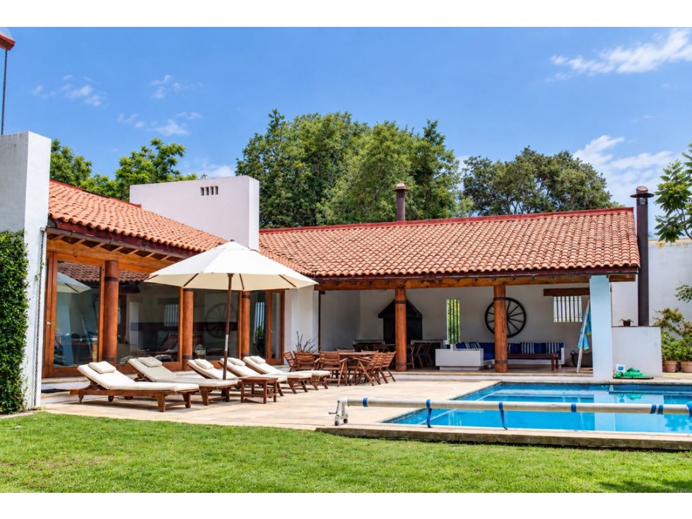 VENTA DE DOS CASAS CON ALBERCA Y JACUZZI AMPLIO JARDIN | AVANDARO - 1