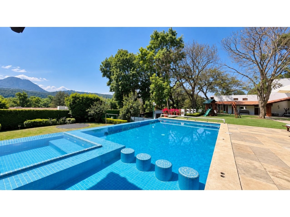 VENTA DE DOS CASAS CON ALBERCA Y JACUZZI AMPLIO JARDIN | AVANDARO - 3