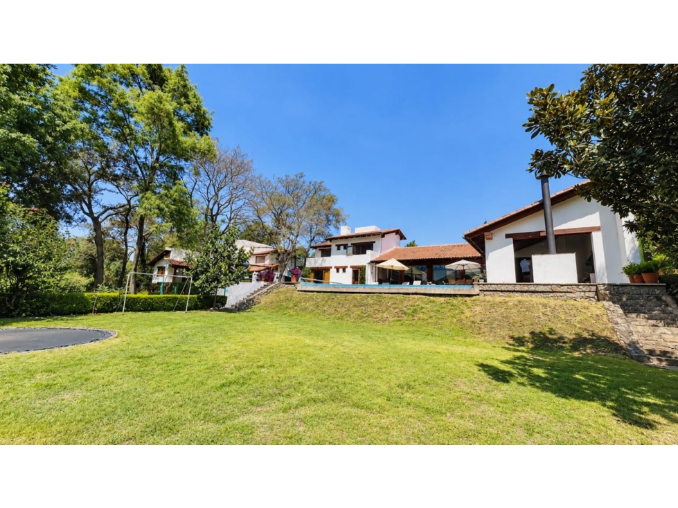 VENTA DE DOS CASAS CON ALBERCA Y JACUZZI AMPLIO JARDIN | AVANDARO - 4