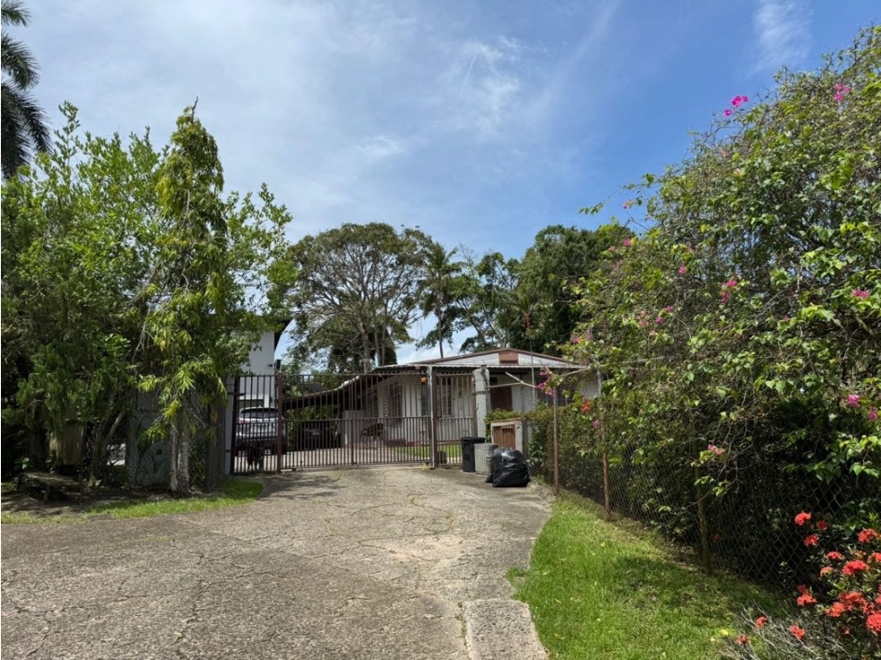 Venta de dos casas en una estilo Duplex | Diablo, Ancon — foto 3