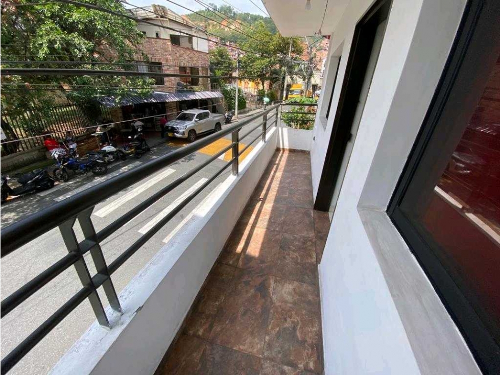 VENTA DE EDIFICIO EN VILLA LAURA, MEDELLÍN.