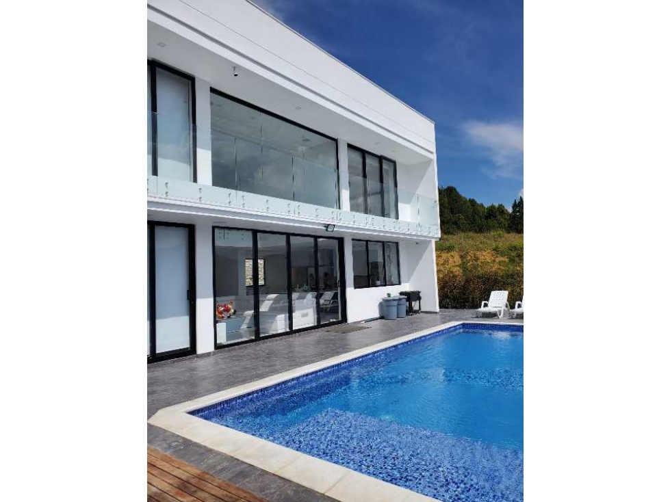 VENTA DE ESPECTACULAR CASA CON PISCINA A SOLO 20 MINUTOS DEL POBLADO - 2