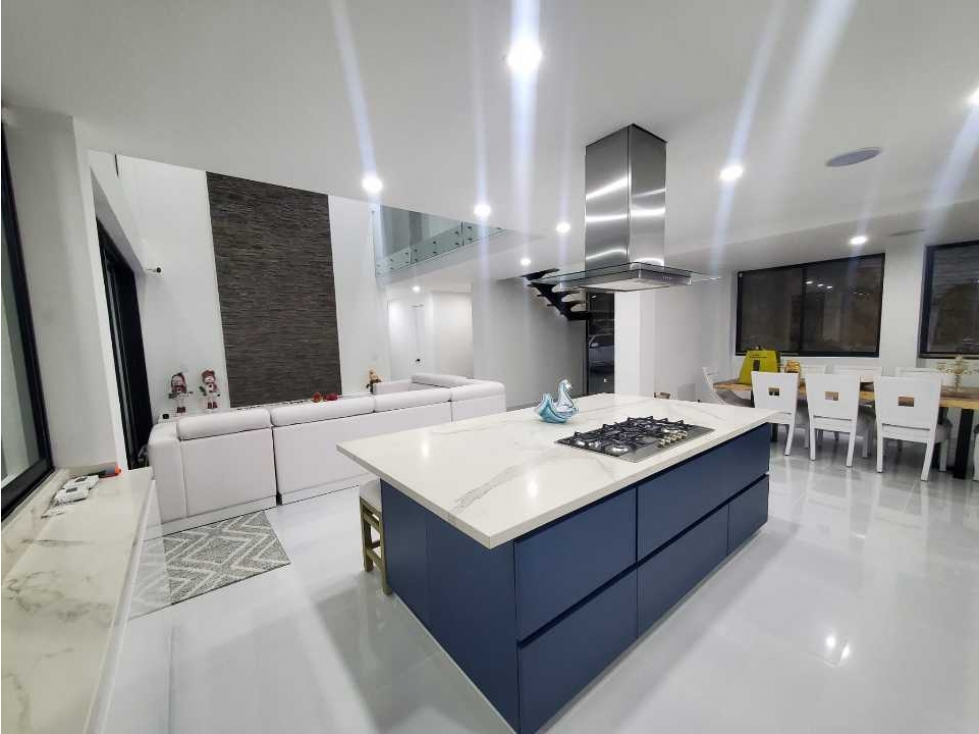 VENTA DE ESPECTACULAR CASA CON PISCINA A SOLO 20 MINUTOS DEL POBLADO - 4