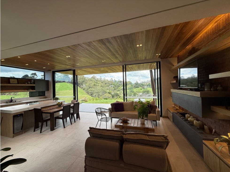 VENTA DE ESPECTACULAR CASA EN EL RETIRO DE UN SOLO NIVEL