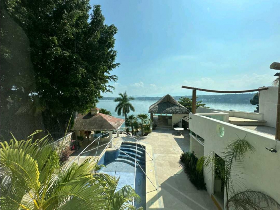 Venta de Espectacular casa junto al Lago de Tequesquitengo, Morelos - 2