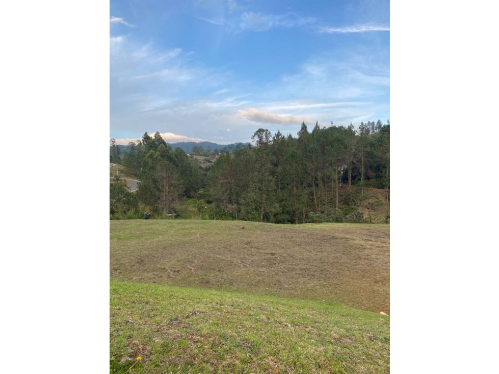 Venta de lote espectacular en el retiro