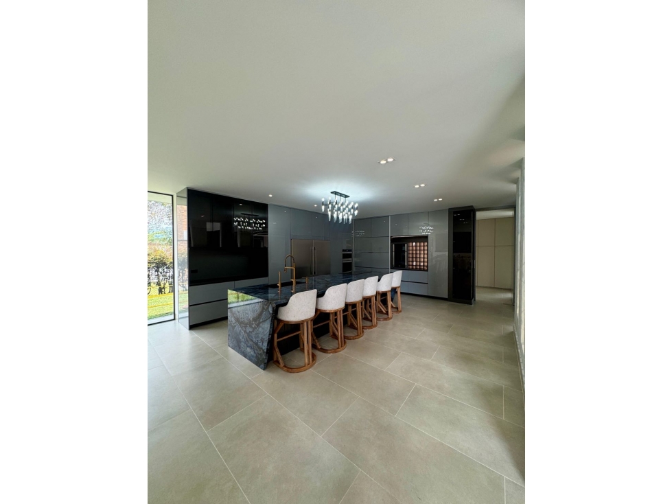 Venta de espectacular mansión en Llano Grande exclusiva parcelación — foto 6
