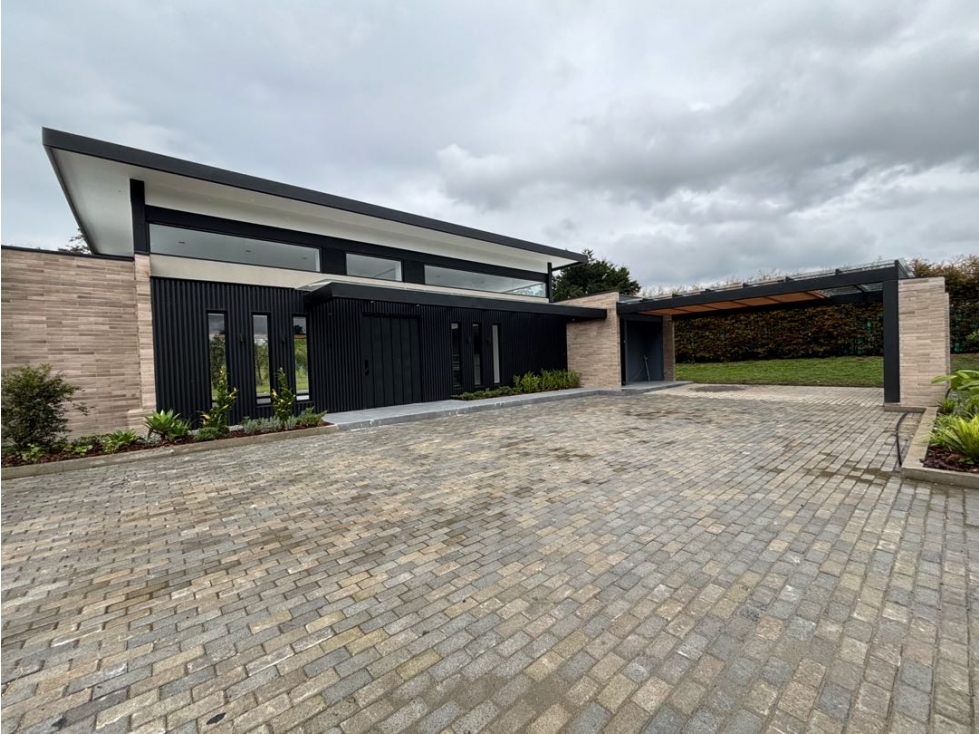 Venta de Exclusiva Casa en Llanogrande Unidad Cerrada Sector Cabeceras