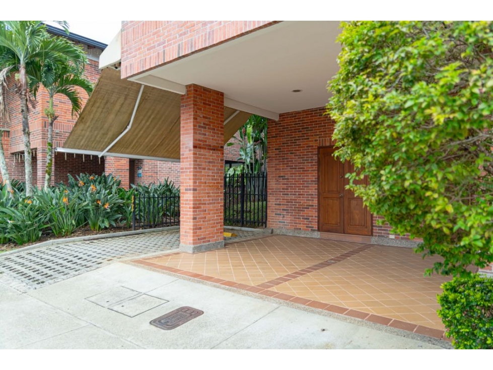 Venta de exclusiva casa - sector Cola del Zorro - 323 MT2 — foto 2