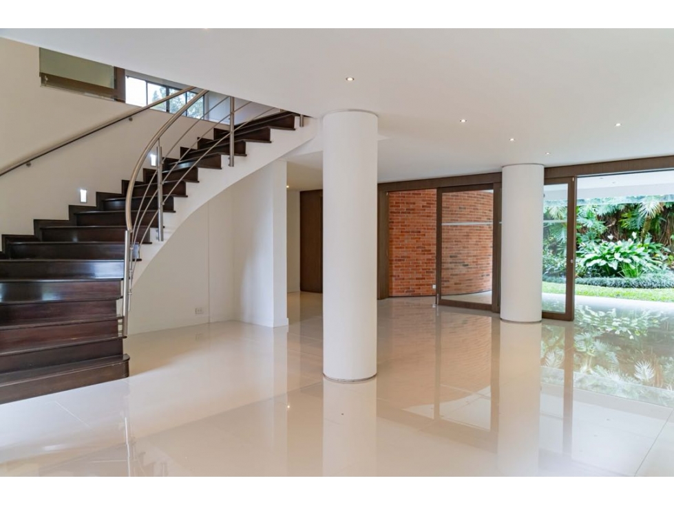 Venta de exclusiva casa - sector Cola del Zorro - 323 MT2 — foto 3