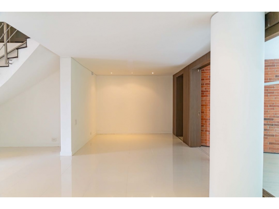 Venta de exclusiva casa - sector Cola del Zorro - 323 MT2 — foto 4