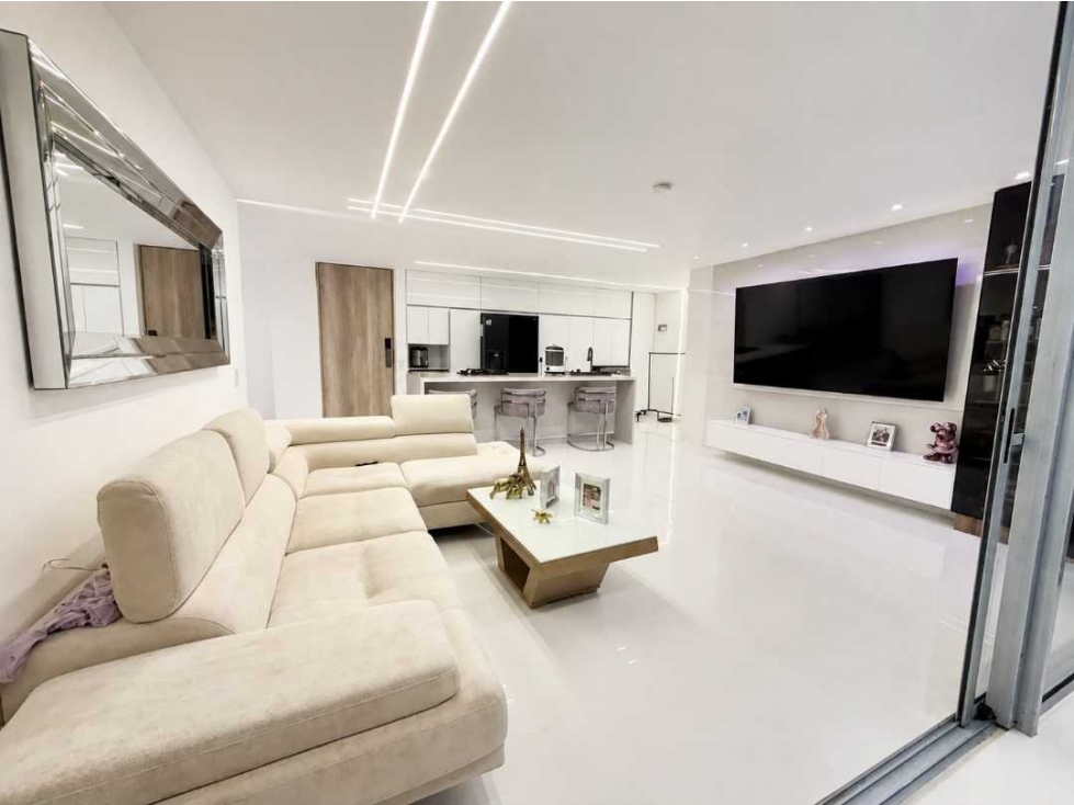 Venta de Exclusivo Apartamento en Ciudad del Río, Medellín, piso alto — foto 4