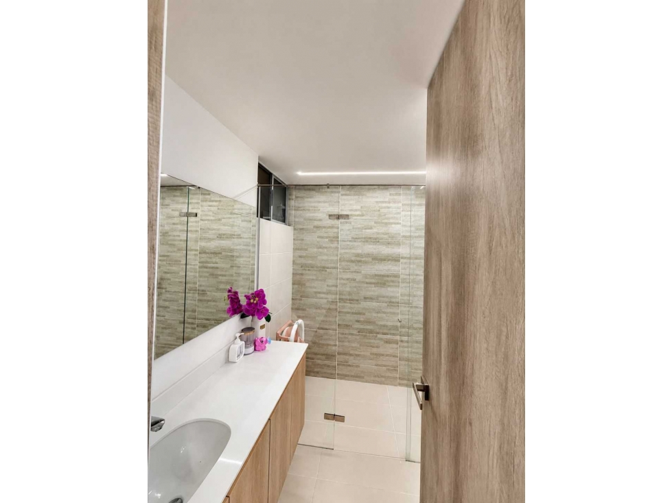 Venta de Exclusivo Apartamento en Ciudad del Río, Medellín, piso alto — foto 6