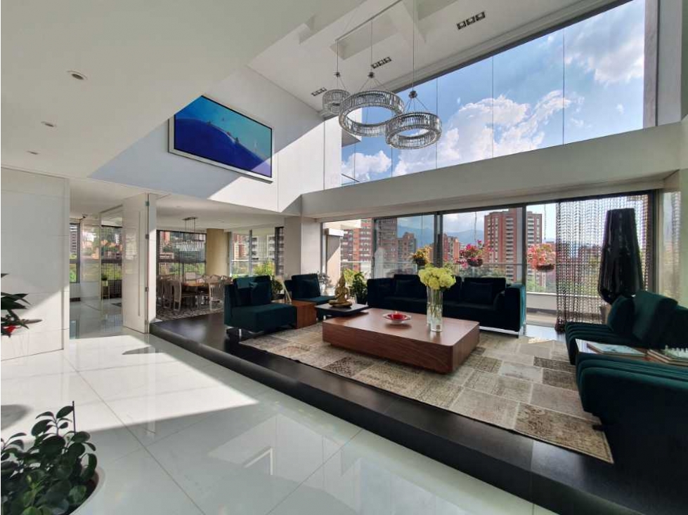 Venta de exclusivo penthouse en Milla de Oro. Cerca a la Av. Poblado